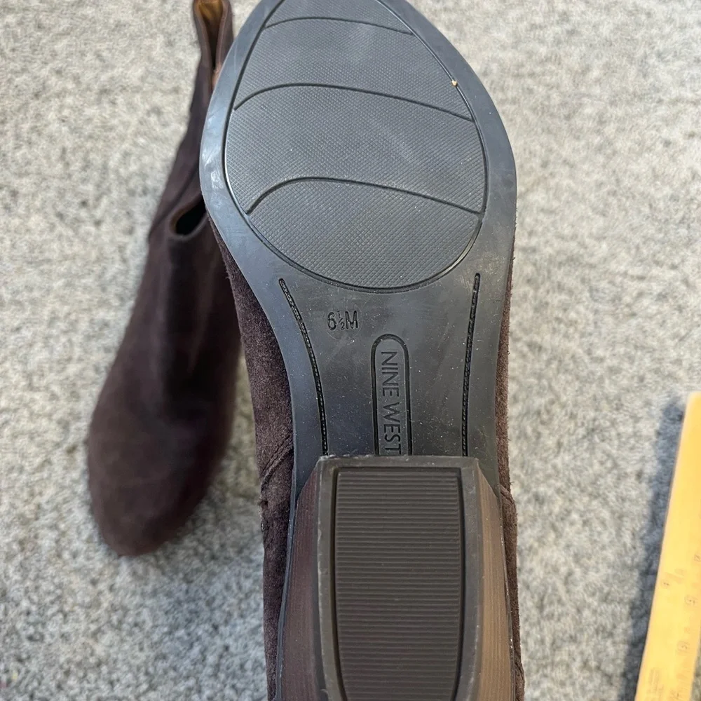 Nine West Brown Suede Wintristan‎ Booties Sz. 6.5